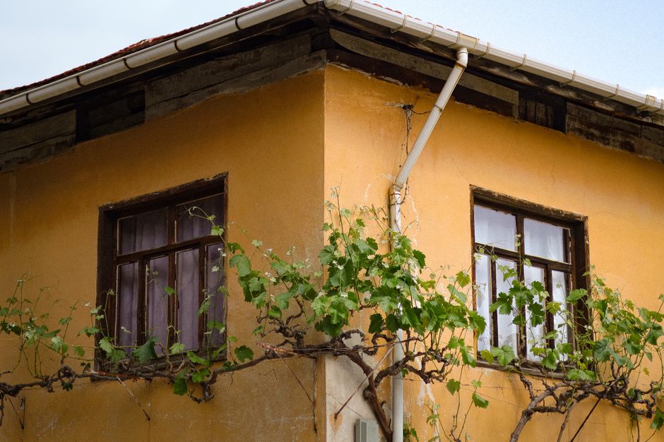 Professional gutter and seamless gutters installation for residential homes